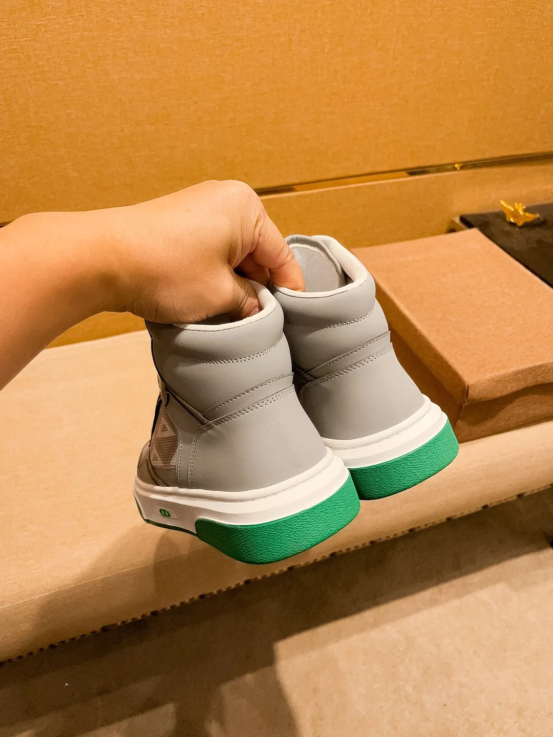 Men's shoes💰 480💰[Dior]🔥 High-end men's shoes brand official website 1:1 latest masterpiece: the upper is made of Italian imported first-layer cowhide with a comfortable and breathable lining➕original non-slip and wear-resistant outsole🔥, making walking more convenient and comfortable! An exclusive new model, a stunning work, a beautiful 1:1 replica [color] compared to the official quality! Create a fashionable personality to set off your uniqueness! A must-have for trendy men! Classic 🔥Size: 38-44 Color: 🔥 2⃣️colors available🔥.